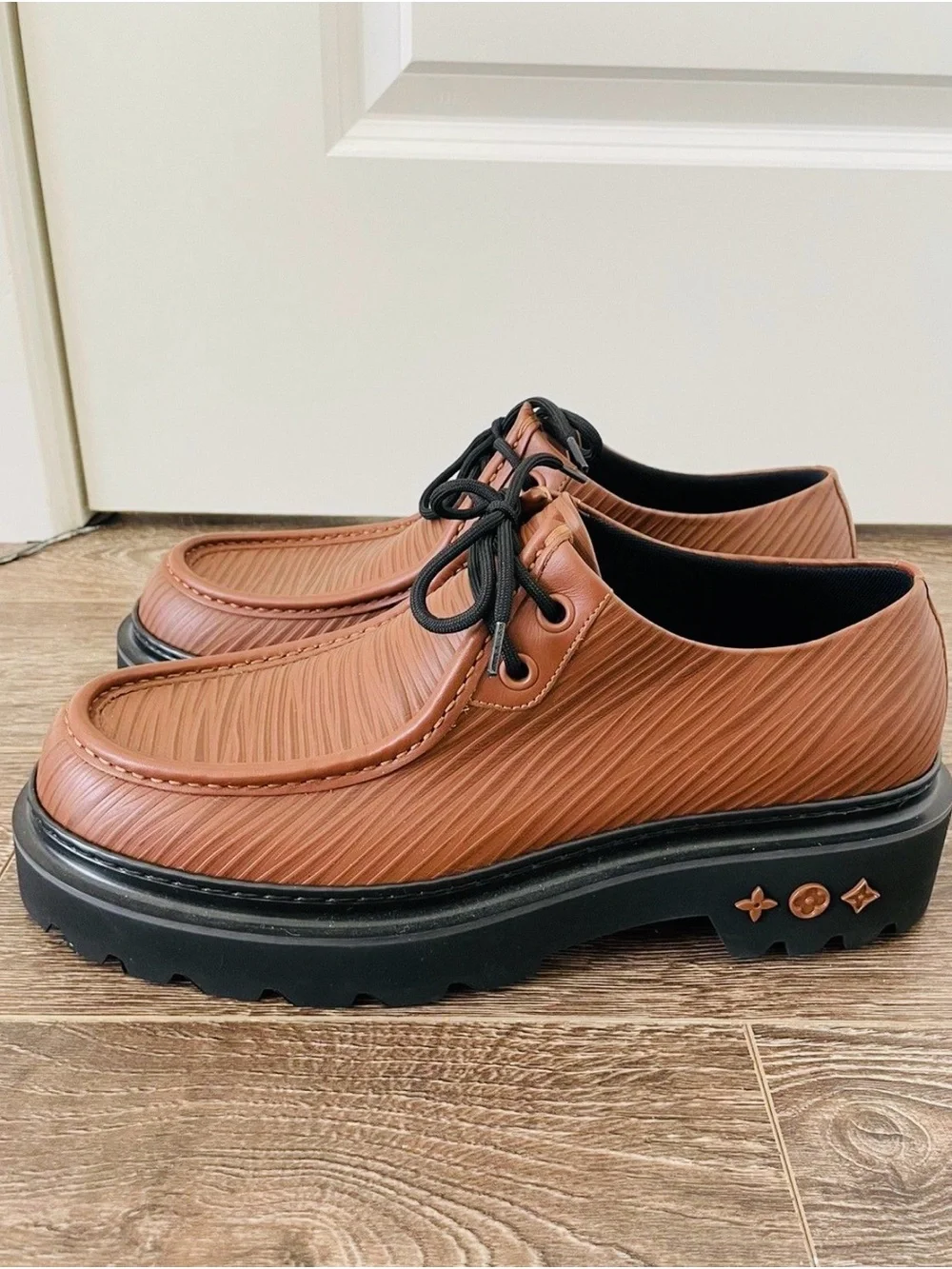 LOUIS VUITTON LV RANGER DERBY LACE- UP LEATHER SHOES MOCHA